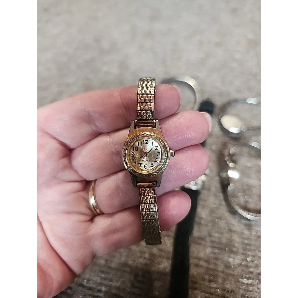 Wristwatch lot for‎ parts or repair Womens 7 Watches